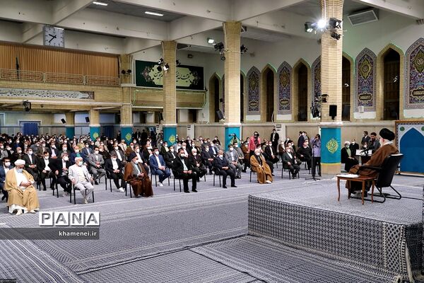 دیدار جمعی از مداحان اهل بیت(ع) با مقام معظم رهبری