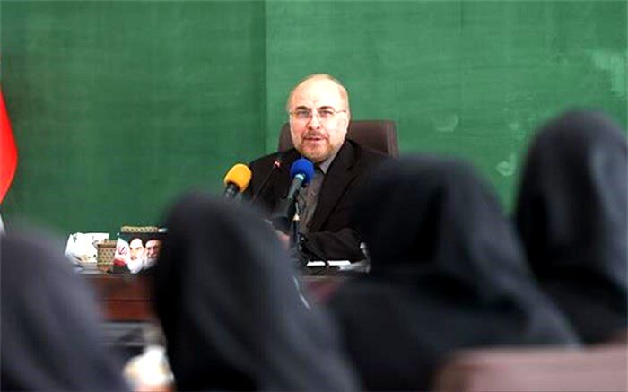 قالیباف: نباید زنان را در دوراهی مشارکت اجتماعی یا خانه‌داری قرار داد