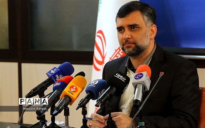 ۳۵۰۰ خانه روستایی با درب‌های رنگی در انتظار دریافت کتاب‌های خریداری‌شده