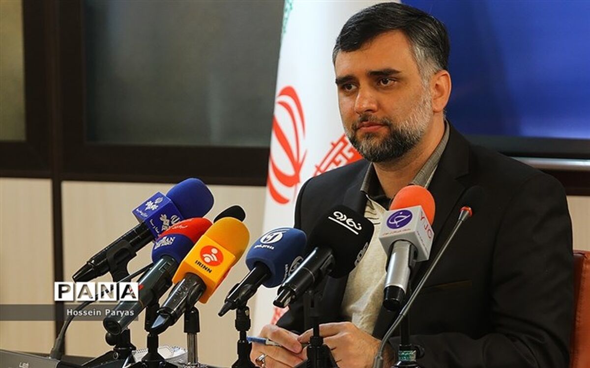 ۳۵۰۰ خانه روستایی با درب‌های رنگی در انتظار دریافت کتاب‌های خریداری‌شده