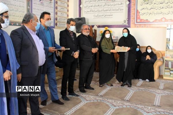 تجلیل از بانوان شاغل در اداره آموزش و پرورش شهرستان بوشهر
