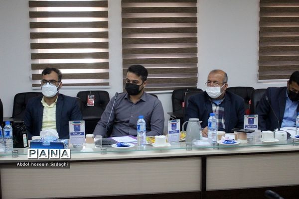 نشست هم‌اندیشی کارشناسان امور اداری آموزش و پرورش شهرستان‌ها و مناطق استان بوشهر