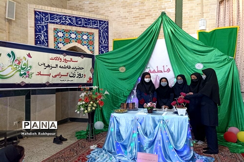 برگزاری جشن روز مادر در دبیرستان نرجسیه