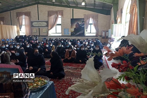 برگزاری جشن روز مادر در دبیرستان نرجسیه
