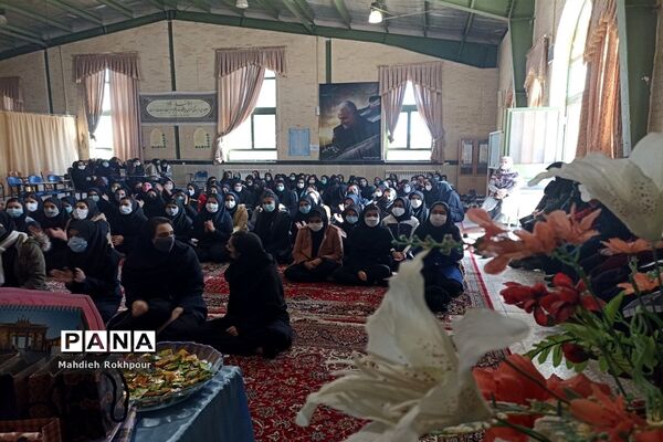 برگزاری جشن روز مادر در دبیرستان نرجسیه