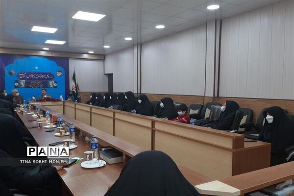 تقدیر از بانوان شاغل در اداره‌کل آموزش و پرورش قم