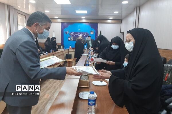 تقدیر از بانوان شاغل در اداره‌کل آموزش و پرورش قم