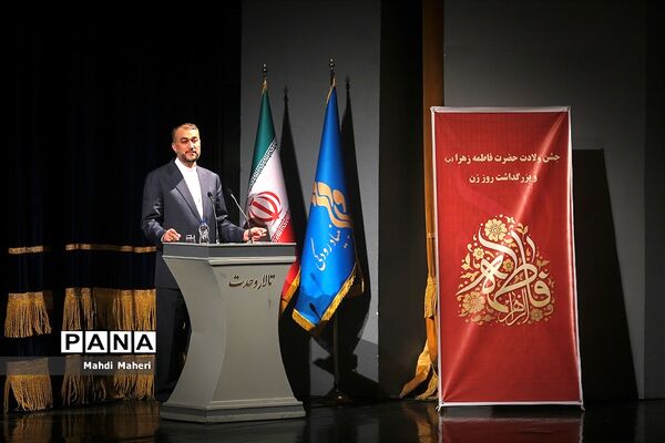 مراسم بزرگداشت روز زن در تالار وحدت