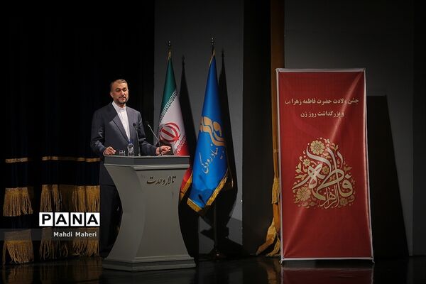 مراسم بزرگداشت روز زن در تالار وحدت
