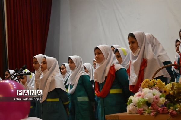 جشن ولادت حضرت زهرا و تقدیر از بانوان فرهنگی در گلوگاه
