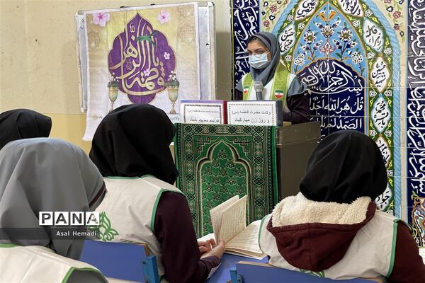 حدیث خوانی دانش‌آموزان پیشتاز دبیرستان وحدت