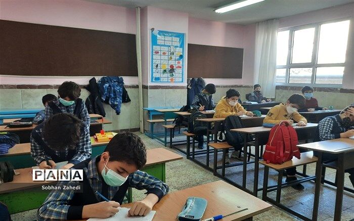 ضرورت آموزش حضوری در مدارس و دانشگاه‌ها