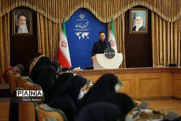 نشست خبری سخنگو‌ی دولت