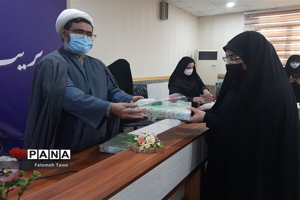 آیین تجلیل از بانوان ستادی آموزش و پرورش ناحیه 2 اهواز