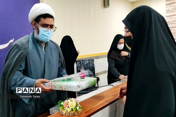 آیین تجلیل از بانوان ستادی آموزش و پرورش ناحیه 2 اهواز