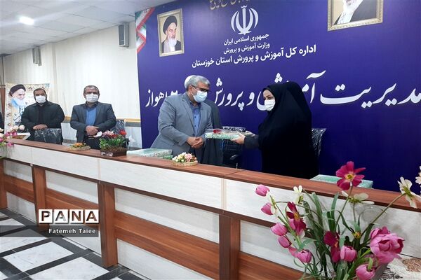 آیین تجلیل از بانوان ستادی آموزش و پرورش ناحیه 2 اهواز