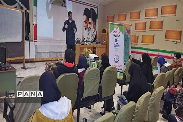 برگزاری دوره آموزشی دانش‌آموزان خبرنگار پیشتاز و پانا در ناحیه 4 کرج