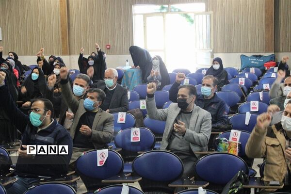 برگزاری کارگاه آموزشی مربیان پیشتاز سازمان دانش‌آموزی ناحیه۶ مشهد