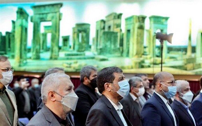 ضرغامی: تولیدات صنایع‌دستی خانگی نیاز به مجوز ندارند