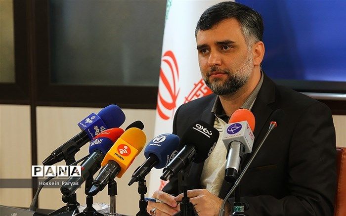 علی رمضانی: استقبال مردم از نمایشگاه ما را به‌کار دلگرم‌تر کرد