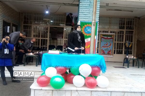 مراسم نواختن زنگ انقلاب در دبیرستان نمونه دولتی مطهره منطقه ۱۴