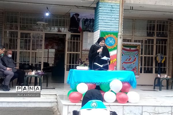 مراسم نواختن زنگ انقلاب در دبیرستان نمونه دولتی مطهره منطقه ۱۴