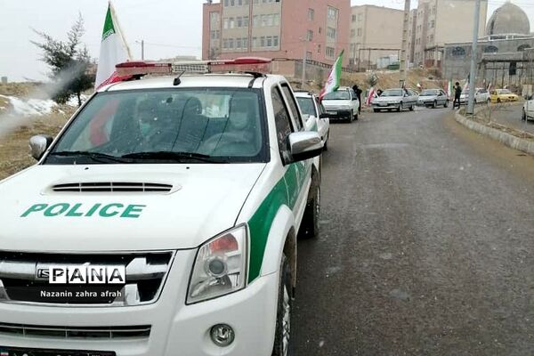 نواخته شدن زنگ انقلاب در مدرسه امام حسین(ع) روستای مهرآباد رودهن