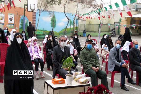 نواخته شدن زنگ انقلاب در منطقه 8