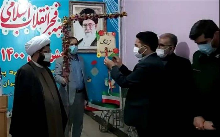 دانش‌آموزان با درس‌خواندن از فضای علمی که انقلاب اسلامی بوجود آورده بهره‌مند می‌شوند