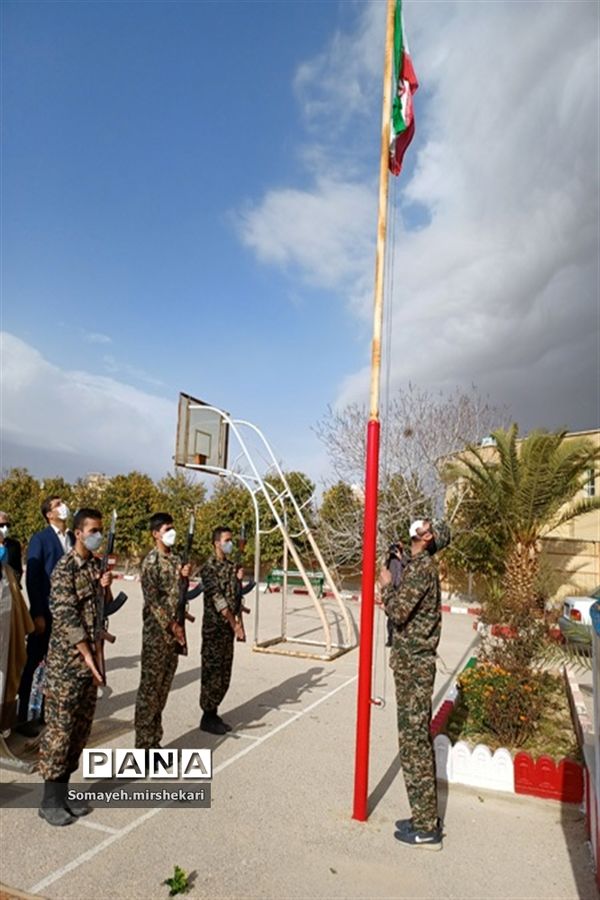 آیین نواختن زنگ انقلاب در مدارس شهرستان نی ریز
