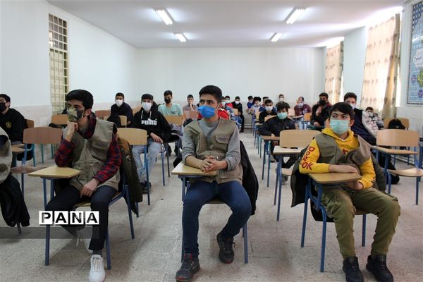 آموزش خبرنگاری دانش‌آموزان پسر زنجان