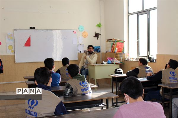 آموزش خبرنگاری دانش‌آموزان پسر زنجان