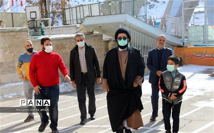 مدارس مرکز تربیت نسلی آینده‌دار، مسئولیت‌پذیر و کارآمد هستند