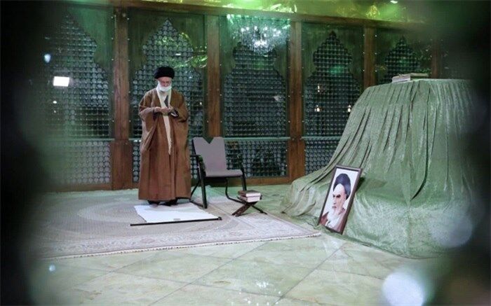 حضور رهبر انقلاب در مرقد مطهر امام راحل و گلزار شهدای بهشت زهرا