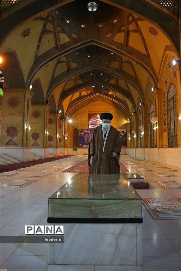 حضور در مرقد مطهر امام راحل و گلزار شهدای بهشت زهرا