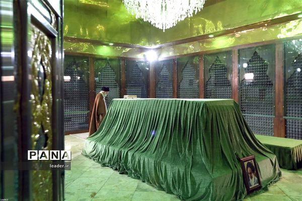 حضور در مرقد مطهر امام راحل و گلزار شهدای بهشت زهرا