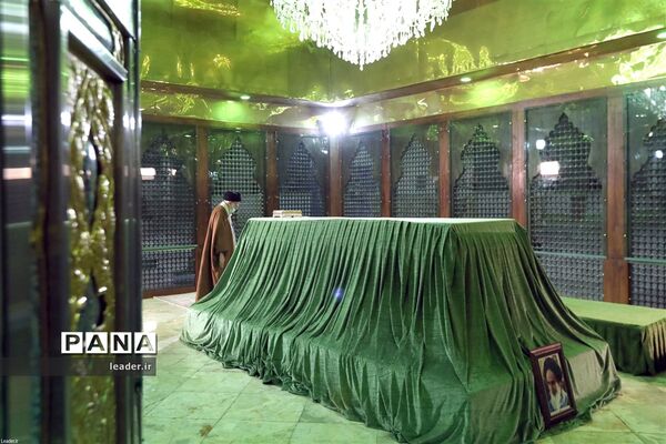 حضور در مرقد مطهر امام راحل و گلزار شهدای بهشت زهرا
