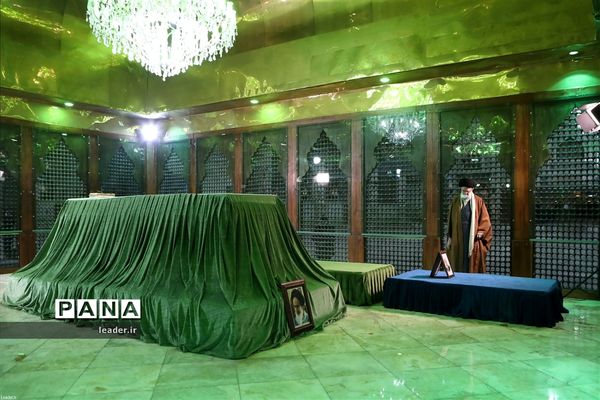 حضور در مرقد مطهر امام راحل و گلزار شهدای بهشت زهرا