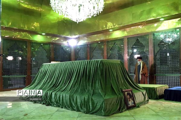 حضور در مرقد مطهر امام راحل و گلزار شهدای بهشت زهرا