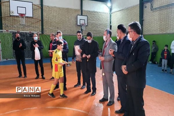 تقدیر از تیم‌های برتر فوتبال بهارستان یک