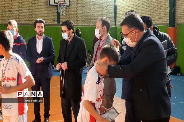 تقدیر از تیم‌های برتر فوتبال بهارستان یک