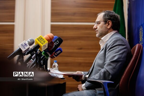 نشست خبری برنامه‌های دهه فجر