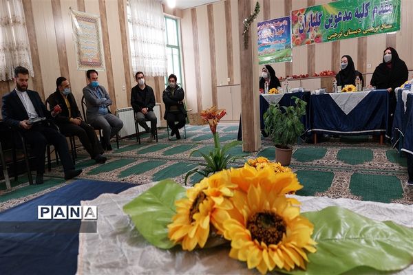 نواختن گلبانگ انقلاب اسلامی در شهرستان قرچک