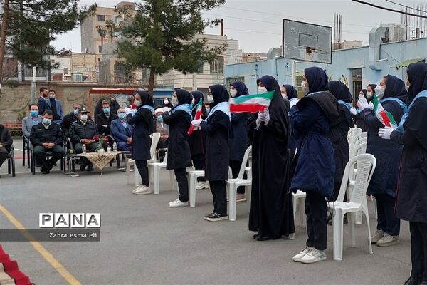 نواختن گلبانگ انقلاب اسلامی در شهرستان قرچک
