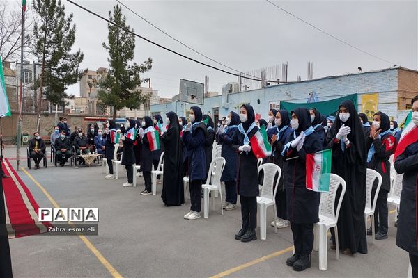 نواختن گلبانگ انقلاب اسلامی در شهرستان قرچک