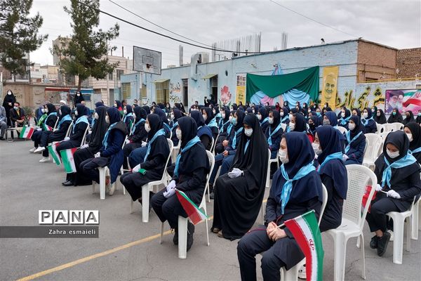 نواختن گلبانگ انقلاب اسلامی در شهرستان قرچک