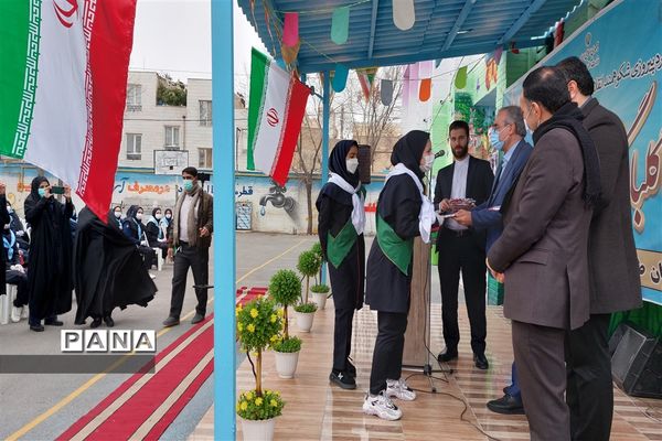 نواختن گلبانگ انقلاب اسلامی در شهرستان قرچک