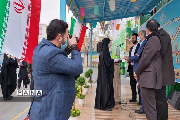 نواختن گلبانگ انقلاب اسلامی در شهرستان قرچک