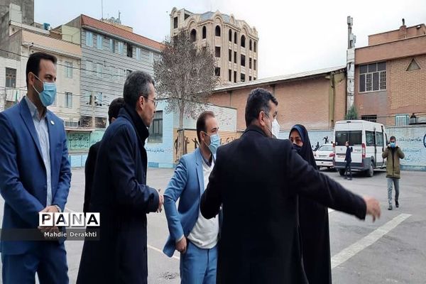 شور و شوق دانش‌آموزان بهارستانی در گرامیداشت آغاز دهه مبارک فجر