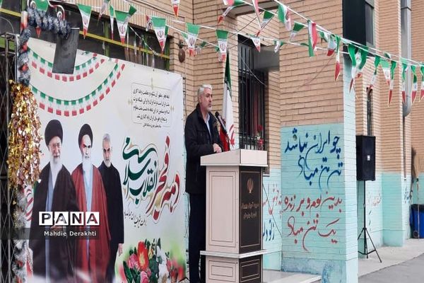 شور و شوق دانش‌آموزان بهارستانی در گرامیداشت آغاز دهه مبارک فجر